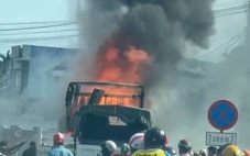 Xe tải đang chạy trên quốc lộ 1 bốc cháy dữ dội