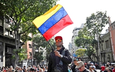 Cà phê tám chuyện