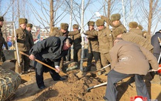 Ông Kim Jong Un thăm công trình tưởng niệm binh sĩ thiệt mạng trong chiến sự Ukraine