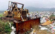 ​Bãi rác 'chất cao như núi’ vẫn phải tiếp nhận rác dù đã hết hạn hoạt động