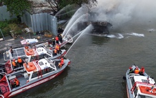 Cháy tàu du lịch King Yacht trên sông Sài Gòn: Lửa bùng từ hầm máy khi đang sửa tàu
