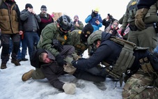 Thành phố Mỹ dậy sóng vì đặc vụ ICE bắn chết người