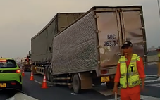 Tài xế xe tải chết sau khi va vào đuôi container trên cao tốc