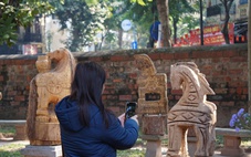 Không bao giờ tìm thấy hai bức tượng dân gian Tây Nguyên giống nhau