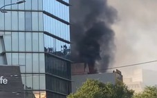 Cháy ở sân thượng tòa nhà trên đường Lê Thánh Tôn