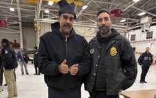 Lan truyền bức ảnh Tổng thống Venezuela 'giơ ngón cái' khi chụp ảnh cùng quan chức Mỹ