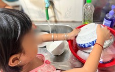Dạy con biết làm việc nhà từ nhỏ, nên chứ!