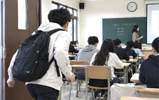 Sinh viên đi học trễ 30 phút, giảng viên có quyền đuổi khỏi lớp?