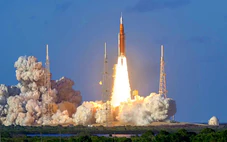 NASA chuẩn bị thử nghiệm chưa từng có với 3 tên lửa trước ngày trở lại Mặt trăng