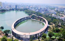 Bất ngờ với hình dáng chiếc nhẫn khổng lồ nổi trên mặt hồ 29 Tháng 3 gần sân bay Đà Nẵng