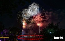 Hà Nội bắn pháo hoa 15 phút dịp Giải phóng Thủ đô 10-10 tại hồ Gươm và hồ Tây
