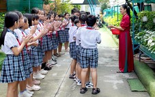Trường tiểu học hiện đại như trường quốc tế, có hồ bơi, vườn rau 30 ô cho 30 lớp