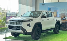 'Toyota Hilux ăn điểm khi giống Prado, giá mềm nhưng còn điểm trừ khó đấu Ford Ranger'