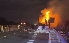 Cháy xe tải trên cao tốc Vĩnh Hảo - Phan Thiết, cấm xe tại nút giao Chợ Lầu