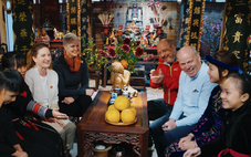 Đại sứ Nhóm G4 chúc Tết, gửi thông điệp về quyền trẻ em qua trái bóng tròn