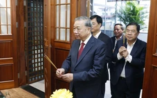 Tổng Bí thư Tô Lâm thắp hương tưởng nhớ các cố Tổng Bí thư và Đại tướng Võ Nguyên Giáp