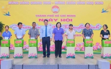 Phó bí thư Văn Thị Bạch Tuyết dự ngày hội 'Xuân đoàn kết - Tết nghĩa tình' tại xã Bình Chánh