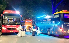 Xe giường nằm ngang nhiên vào trung tâm Huế đón, trả khách