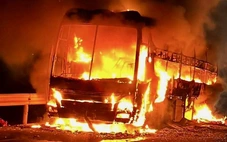 Xe khách qua Đắk Lắk cháy trơ khung, hành khách kịp tháo chạy