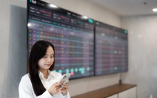 Đọc nhanh 12-2: Giá vàng bạc biến động, chứng khoán Việt Nam sắp đón tin vui?