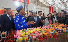 Hội chợ mùa Xuân: Hơn 500.000 lượt khách, có gian hàng doanh thu hàng trăm triệu