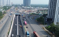 Cảnh sát giao thông luân phiên đóng, mở lối vào cao tốc TP.HCM - Long Thành tại vòng xoay Phú Hữu