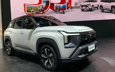 Mitsubishi Destinator, Xforce có bản đặc biệt: Thêm thanh giá nóc, gương điện tử như Land Rover