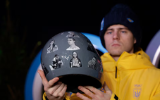 Từ chối bỏ mũ bảo hiểm có ảnh tưởng nhớ đồng đội, VĐV Ukraine bị loại khỏi Olympic mùa đông