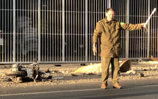 Xe container va chạm xe tải và 2 xe máy, 3 người chết