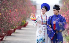 Cổ phục Việt rực rỡ dưới nắng vàng Lễ hội Xuân Cần Giờ