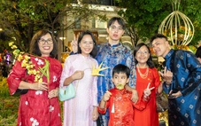 Trải nghiệm phiên bản đêm của đường hoa Nguyễn Huệ Tết Bính Ngọ 2026 sau lễ khai mạc