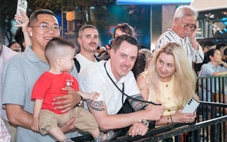 Trải nghiệm phiên bản đêm của Đường hoa Nguyễn Huệ Tết Bính Ngọ 2026 sau lễ khai mạc