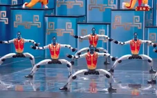 Robot biểu diễn 'võ thuật đỉnh cao' trên sân khấu lớn nhất Trung Quốc