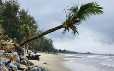 Cận Tết đi tắm biển Mỹ Khê, hai học sinh gặp nạn, một em tử vong