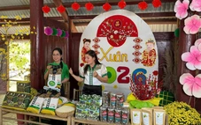 Lúa nếp vàng ruộng, người dân vùng biên mở 'phiên chợ số' đón xuân