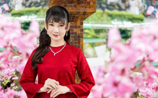 NSND Mỹ Uyên gởi đến bạn đọc báo Tuổi Trẻ lời chúc mạnh khỏe, bình an