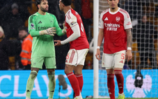 Dẫn 2-0 vẫn hòa đội bét bảng, Arsenal hỗn chiến sau trận đấu