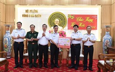 Đoàn công tác TP.HCM và Quân chủng Hải quân thăm, chúc Tết Bộ Tư lệnh Vùng 5 Hải quân