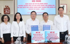 Bàn giao hồ sơ 282 người ứng cử đại biểu Quốc hội và HĐND TP.HCM để Mặt trận hiệp thương