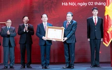 Chủ tịch Quốc hội Trần Thanh Mẫn trao Huân chương Độc lập tặng Ủy ban Pháp luật và Tư pháp