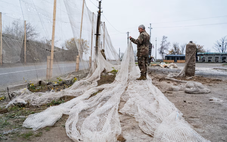 'Lá chắn' mới của người dân Ukraine đang được giăng khắp nơi: Lưới đánh cá