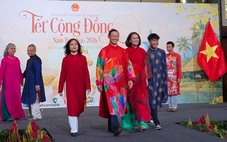 Đại sứ diện áo dài cùng kiều bào tại Singapore rộn ràng đón Tết