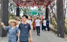 Tết nhộn nhịp ở đông Đắk Lắk: Mũi Điện, Gành Đá Đĩa đông nghịt, khách sạn 'cháy phòng'