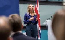 Nữ công chức quyền lực nhất nước Anh gây tranh cãi sau khi được bổ nhiệm