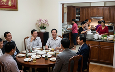 Phụ nữ đứng bếp 7 tiếng ngày Tết, chồng ngồi nhậu nhẹt: Ai chịu cho nổi?