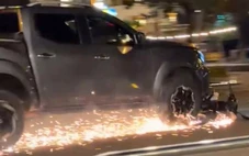 Điều tra vụ xe bán tải kéo lê xe máy 1km khiến một người tử vong ở Phan Thiết