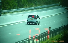 Nhiều ô tô, xe khách vi phạm tốc độ trên cao tốc cả ngày lẫn đêm