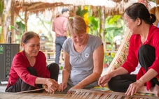 Du khách, giới trẻ đến Nha Trang 'đổi gió' tìm về ký ức tuổi thơ, hoài niệm ngày xưa