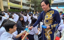 Lì xì đầu năm, thầy hiệu trưởng ở TP.HCM gửi thông điệp khiến học sinh bất ngờ