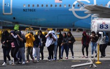 Mỹ trục xuất người tị nạn đồng tính sang quốc gia cấm đồng tính